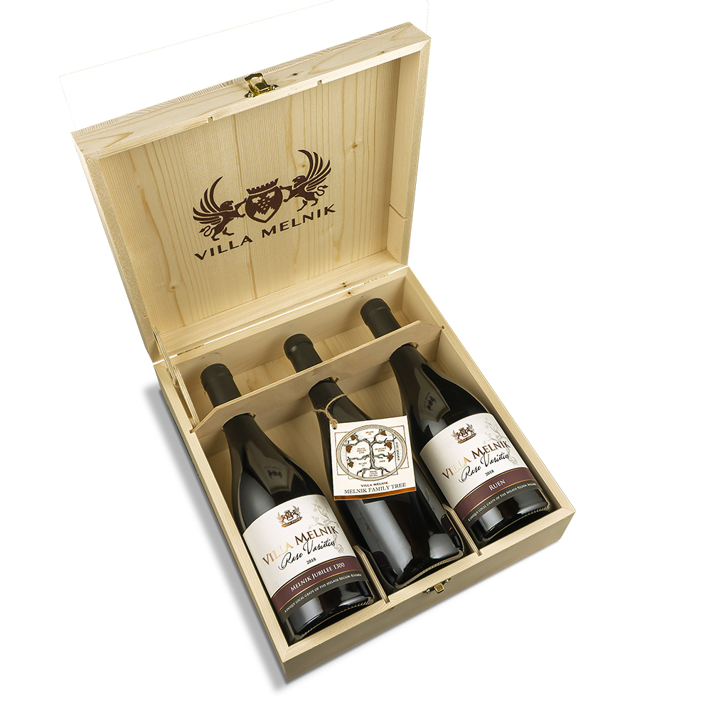 Wooden-box-with-3-bottles
